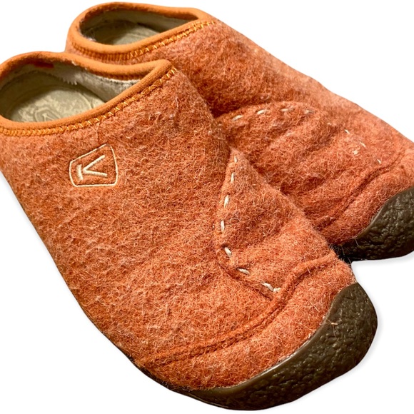 keen wool slip on clogs